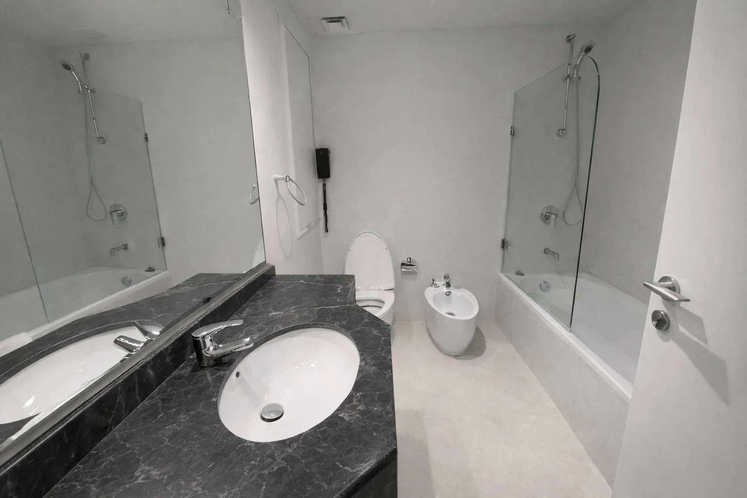 Bathroom wrapped in grey marble vinyl - Dubai Marina